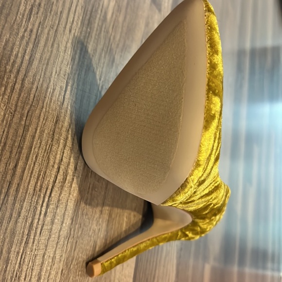 Brand new! Gorgeous pump - Picture 3 of 3